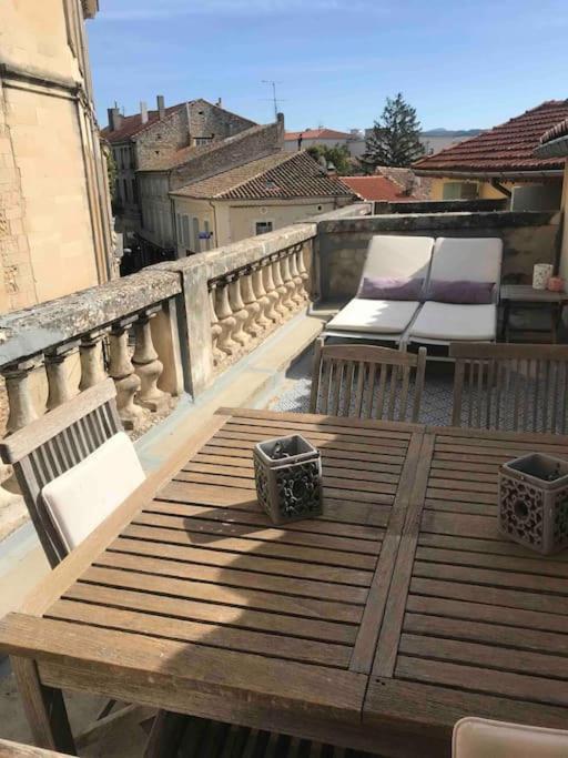 Grand Appartement En Maison De Ville Valréas Exterior foto